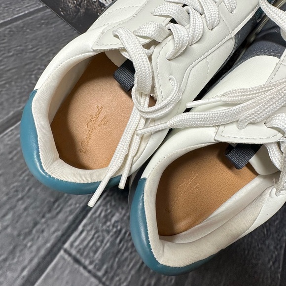 Universal Thread Womens US Shoe Size 8.5 White Green Blue - Picture 7 of 10